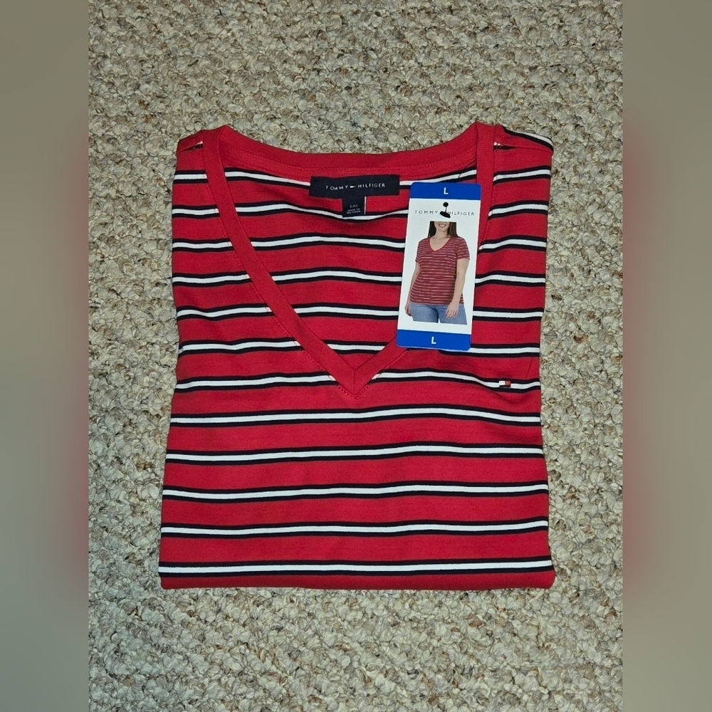 Tommy Hilfiger Women's V-Neck Short Sleeve Shirt, Red, Size L
